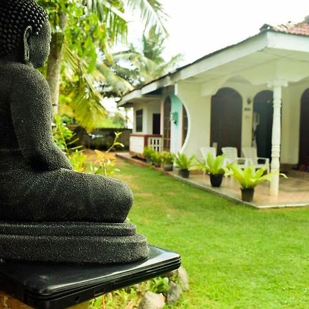 The Breeze Mirissa Bed & Breakfast ภายนอก รูปภาพ
