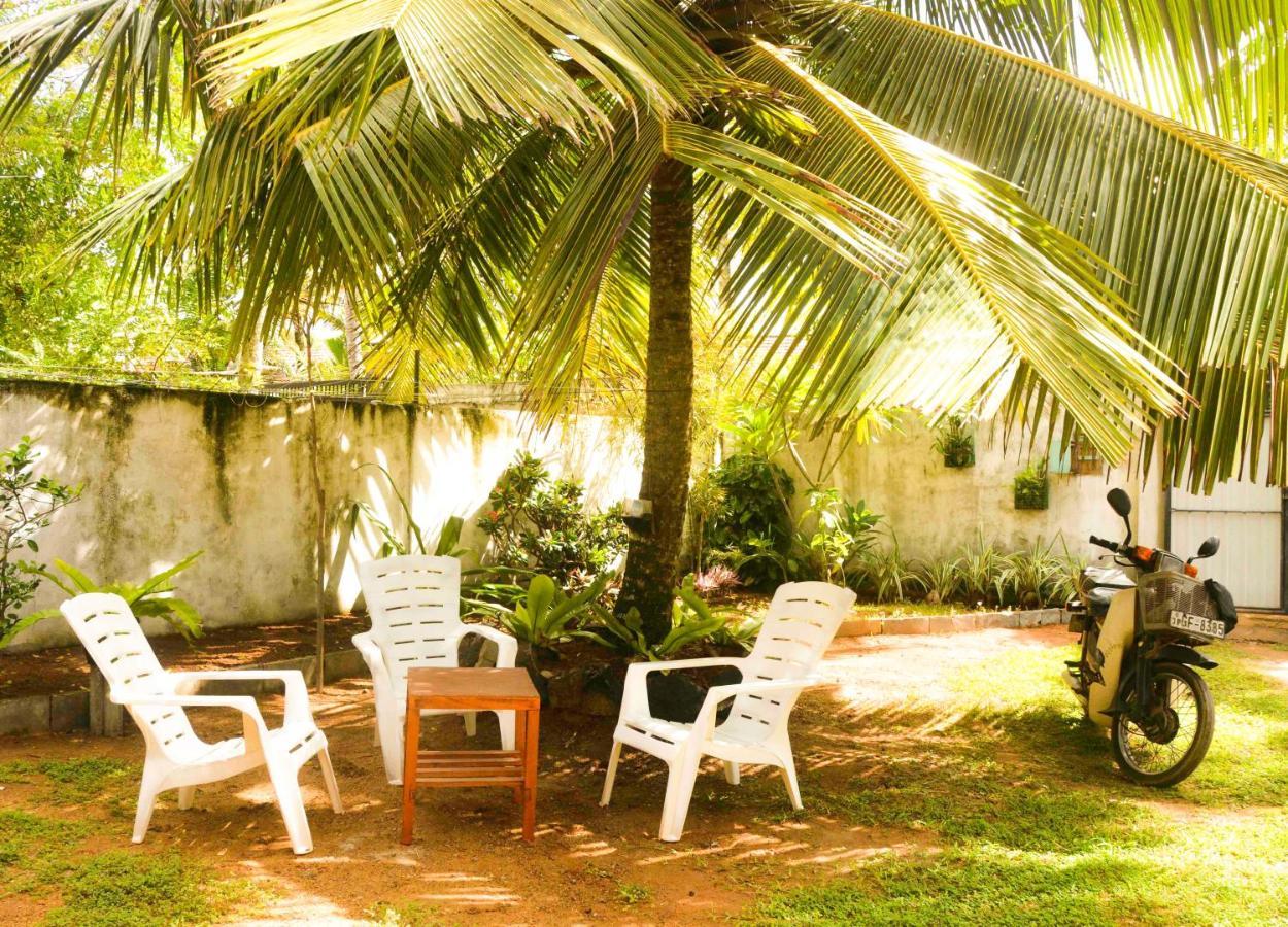 The Breeze Mirissa Bed & Breakfast ภายนอก รูปภาพ