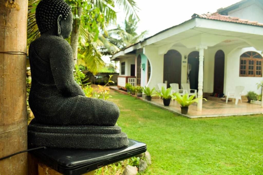 The Breeze Mirissa Bed & Breakfast ภายนอก รูปภาพ