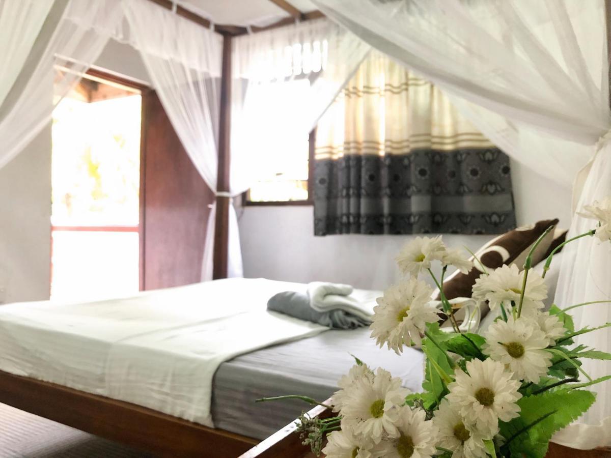 The Breeze Mirissa Bed & Breakfast ภายนอก รูปภาพ