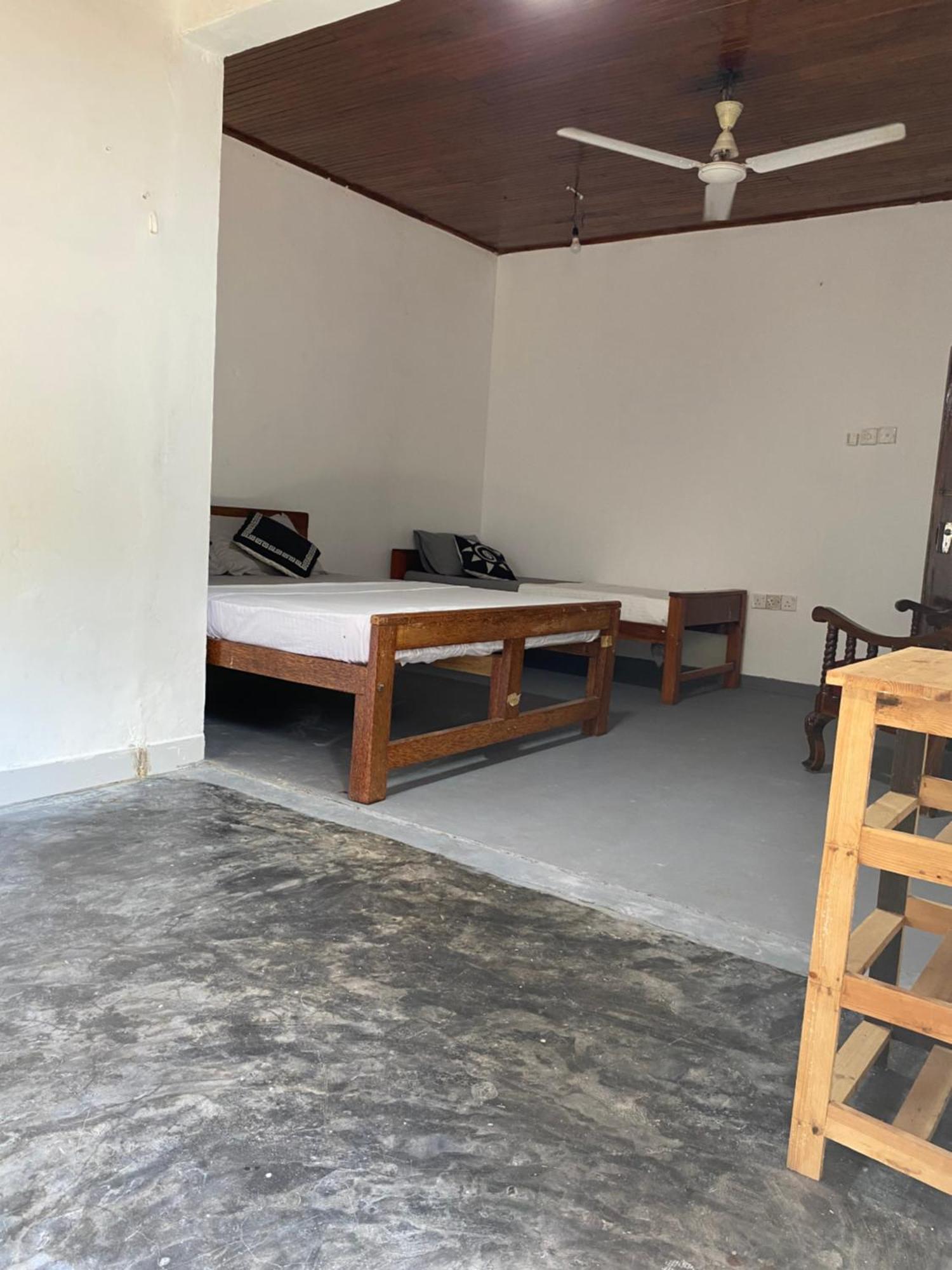 The Breeze Mirissa Bed & Breakfast ภายนอก รูปภาพ