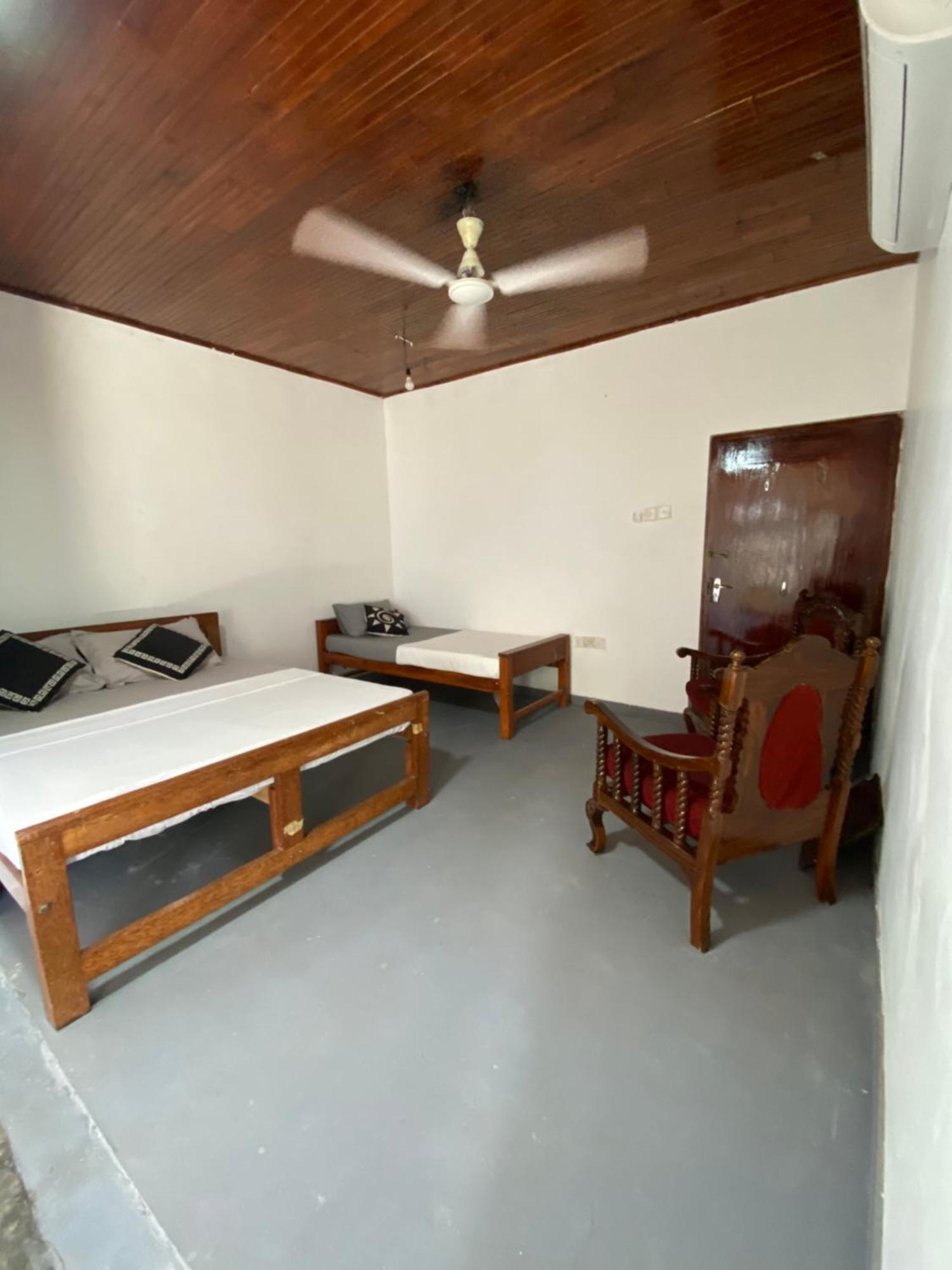 The Breeze Mirissa Bed & Breakfast ภายนอก รูปภาพ
