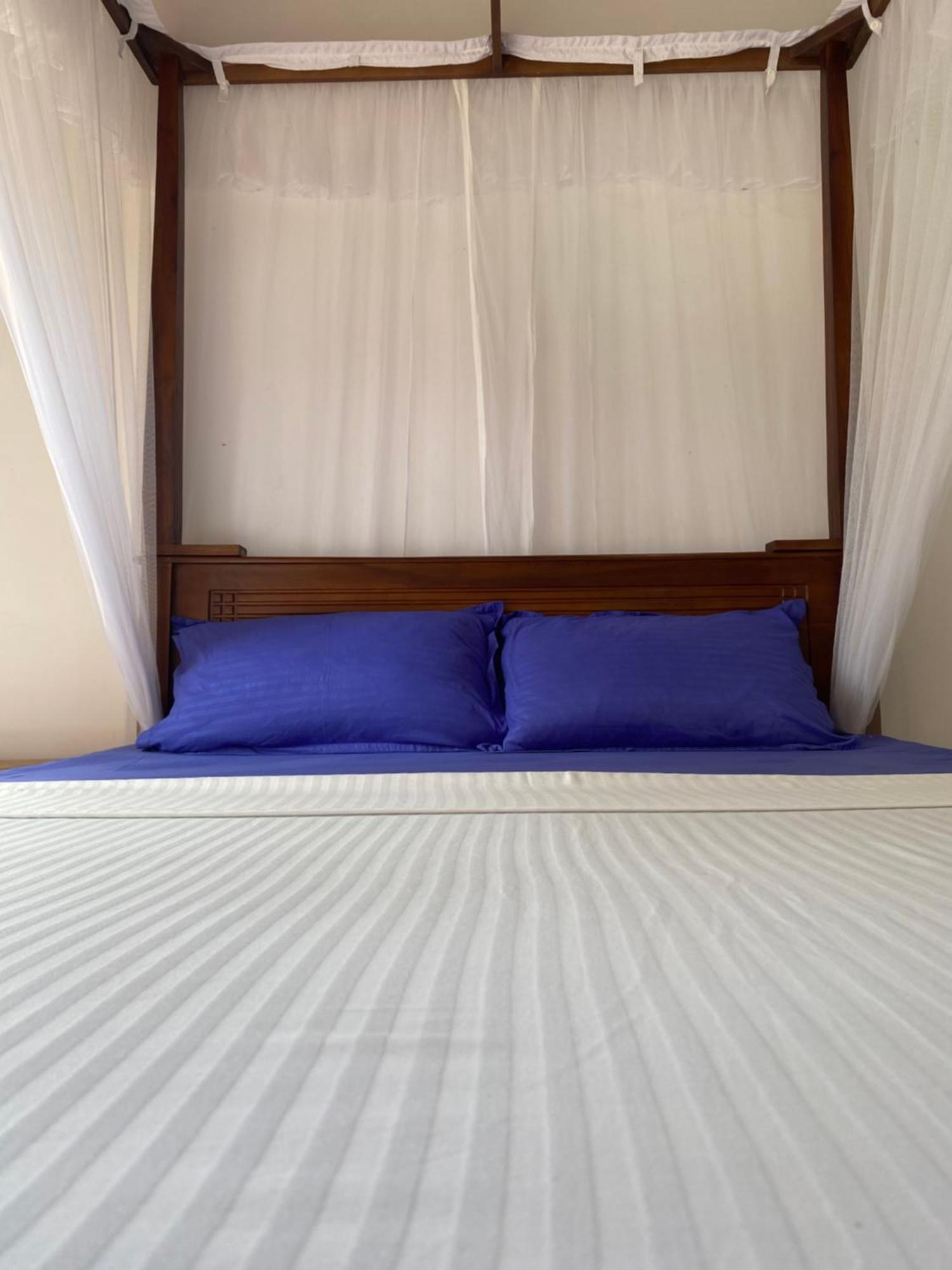 The Breeze Mirissa Bed & Breakfast ภายนอก รูปภาพ