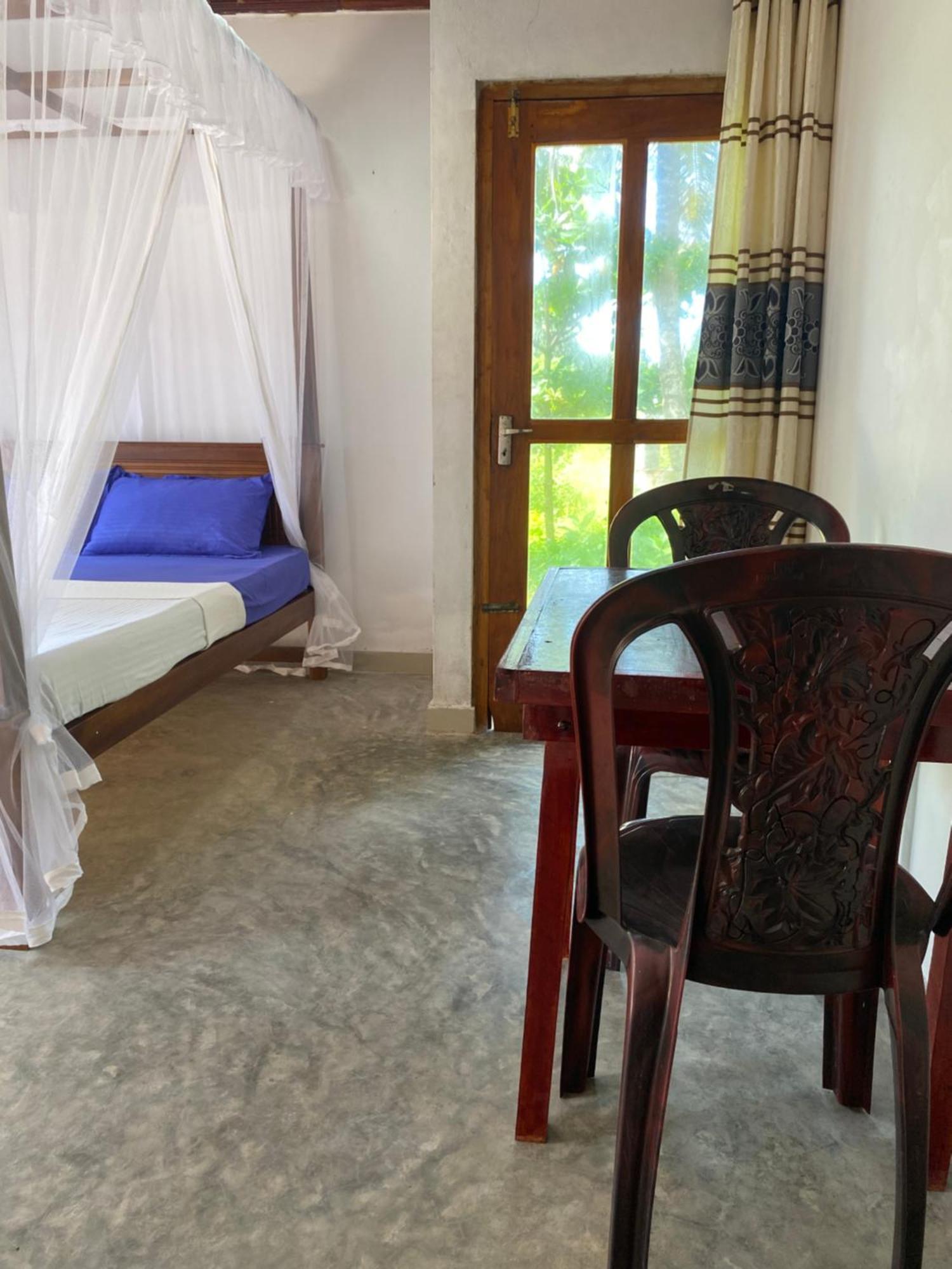 The Breeze Mirissa Bed & Breakfast ภายนอก รูปภาพ