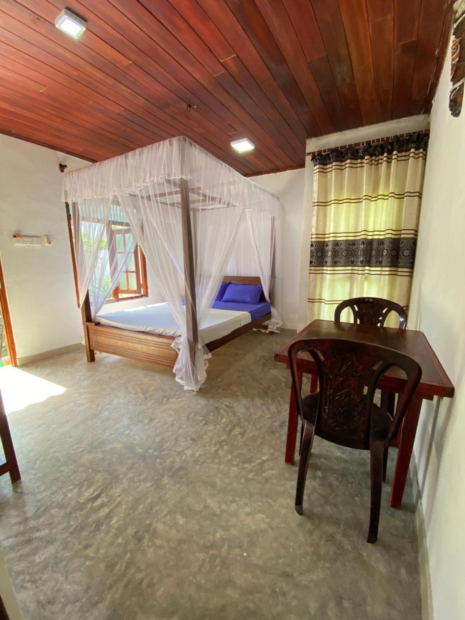 The Breeze Mirissa Bed & Breakfast ภายนอก รูปภาพ