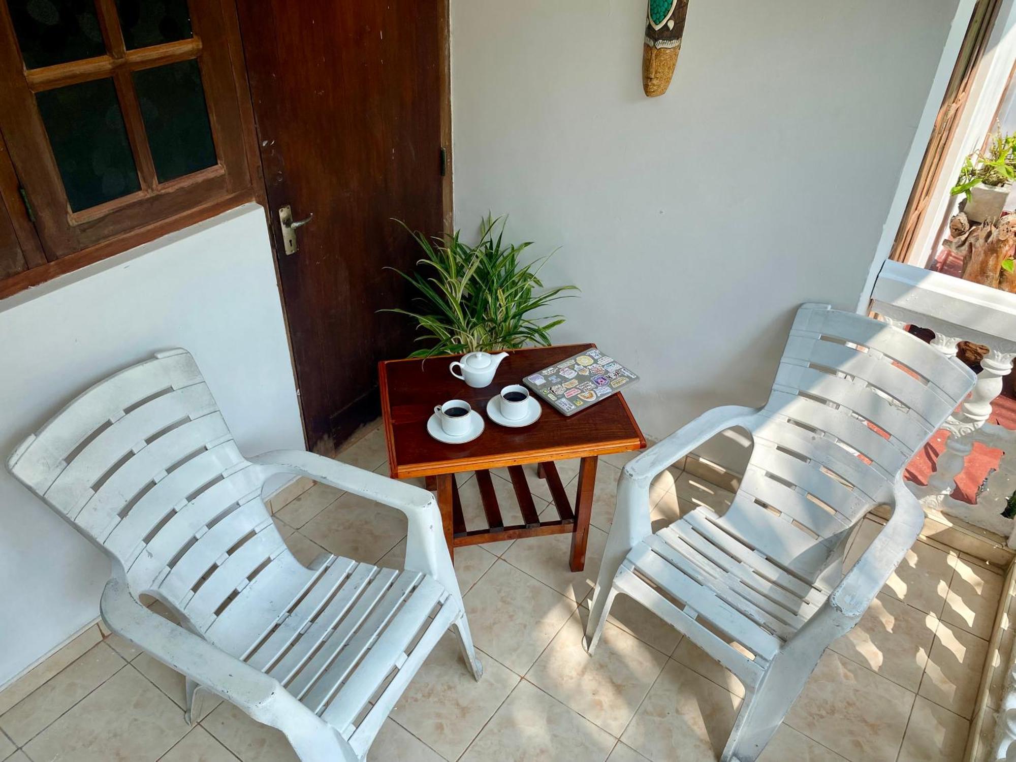 The Breeze Mirissa Bed & Breakfast ภายนอก รูปภาพ