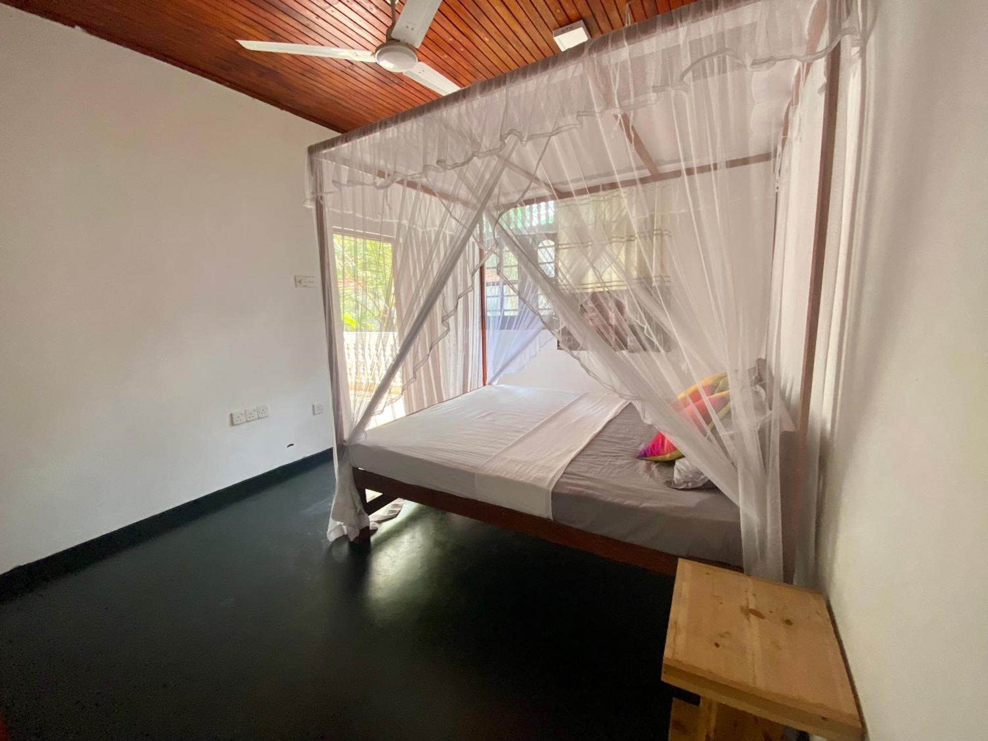 The Breeze Mirissa Bed & Breakfast ภายนอก รูปภาพ