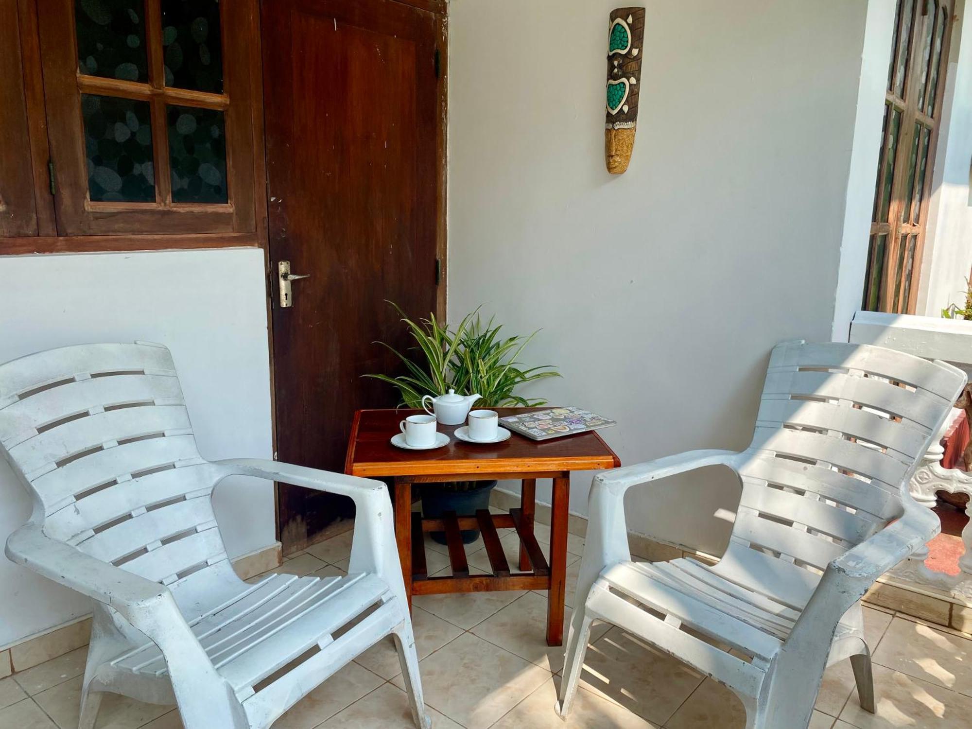 The Breeze Mirissa Bed & Breakfast ภายนอก รูปภาพ