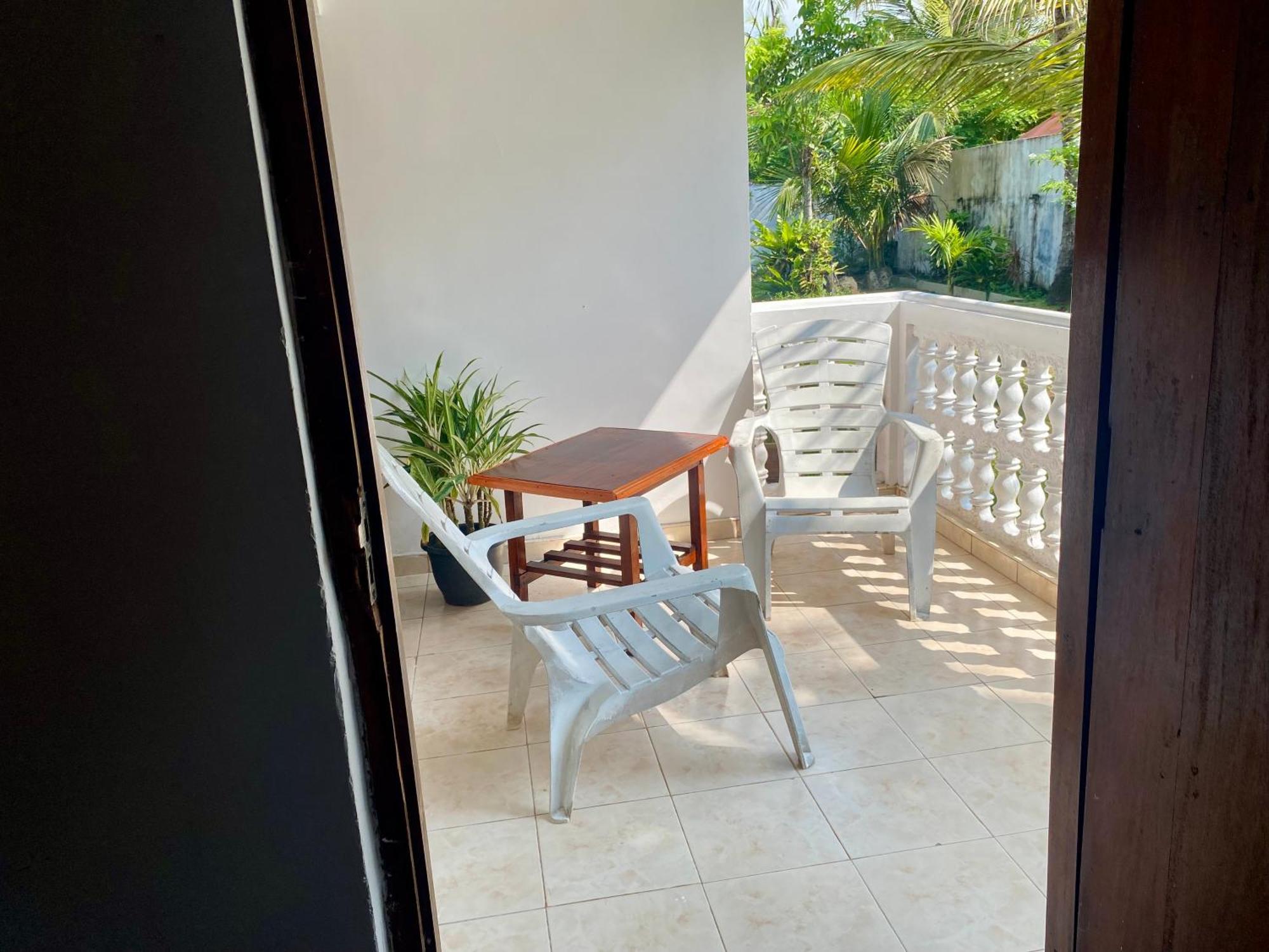 The Breeze Mirissa Bed & Breakfast ภายนอก รูปภาพ