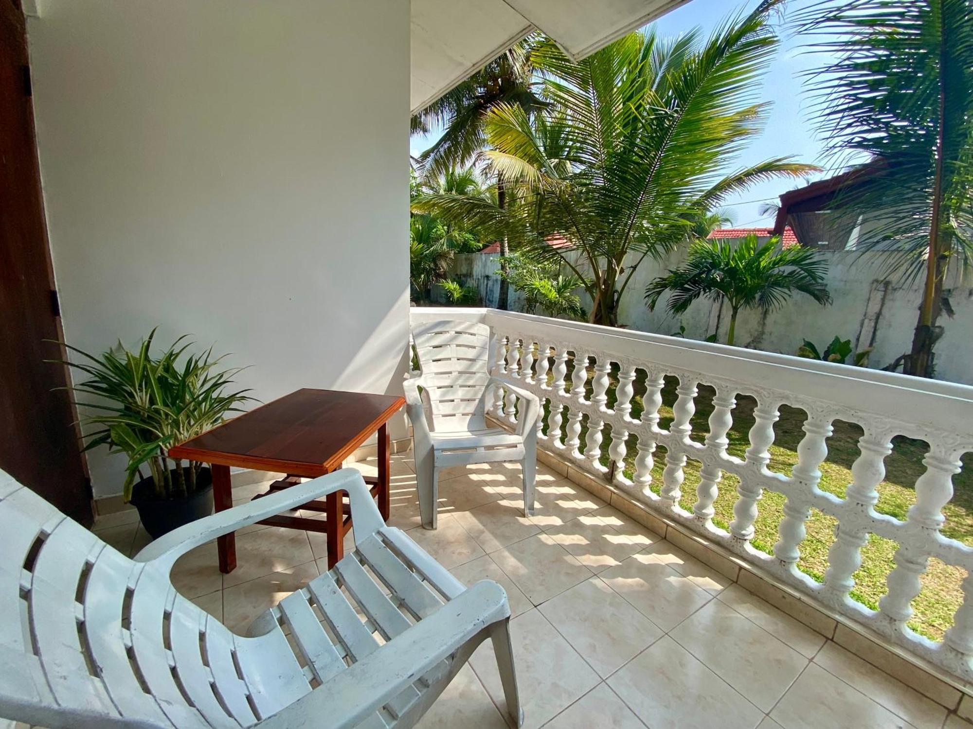The Breeze Mirissa Bed & Breakfast ภายนอก รูปภาพ
