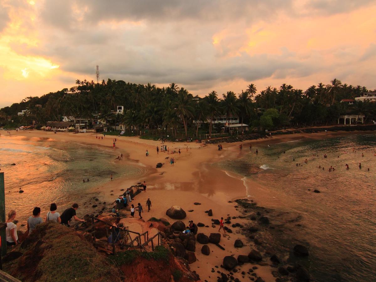 The Breeze Mirissa Bed & Breakfast ภายนอก รูปภาพ