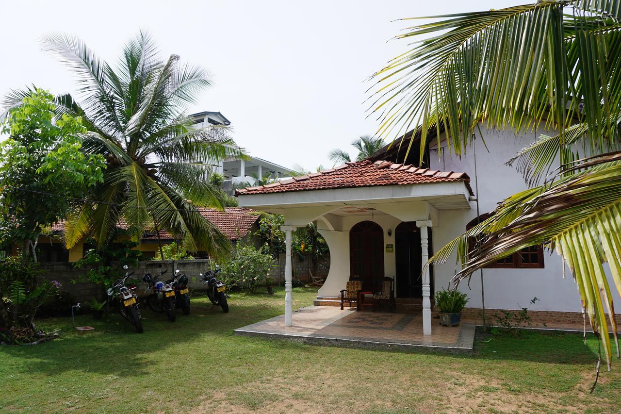 The Breeze Mirissa Bed & Breakfast ภายนอก รูปภาพ