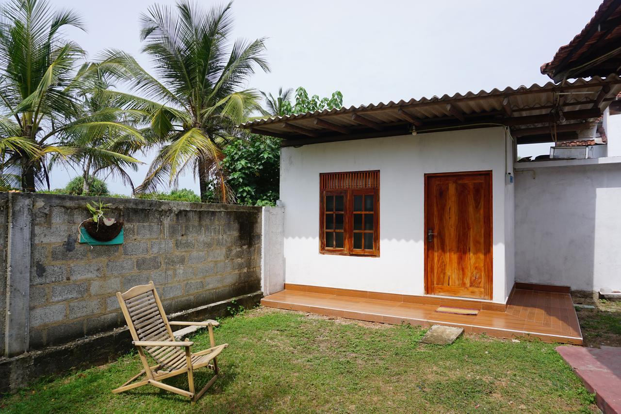 The Breeze Mirissa Bed & Breakfast ภายนอก รูปภาพ