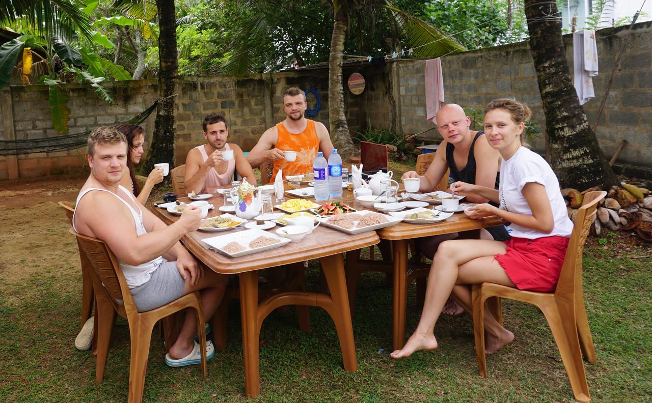 The Breeze Mirissa Bed & Breakfast ภายนอก รูปภาพ