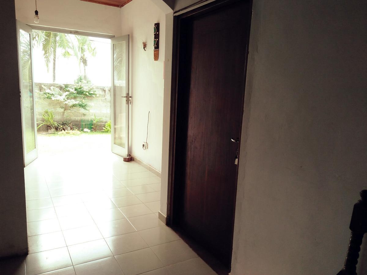 The Breeze Mirissa Bed & Breakfast ภายนอก รูปภาพ