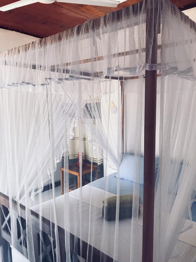 The Breeze Mirissa Bed & Breakfast ภายนอก รูปภาพ