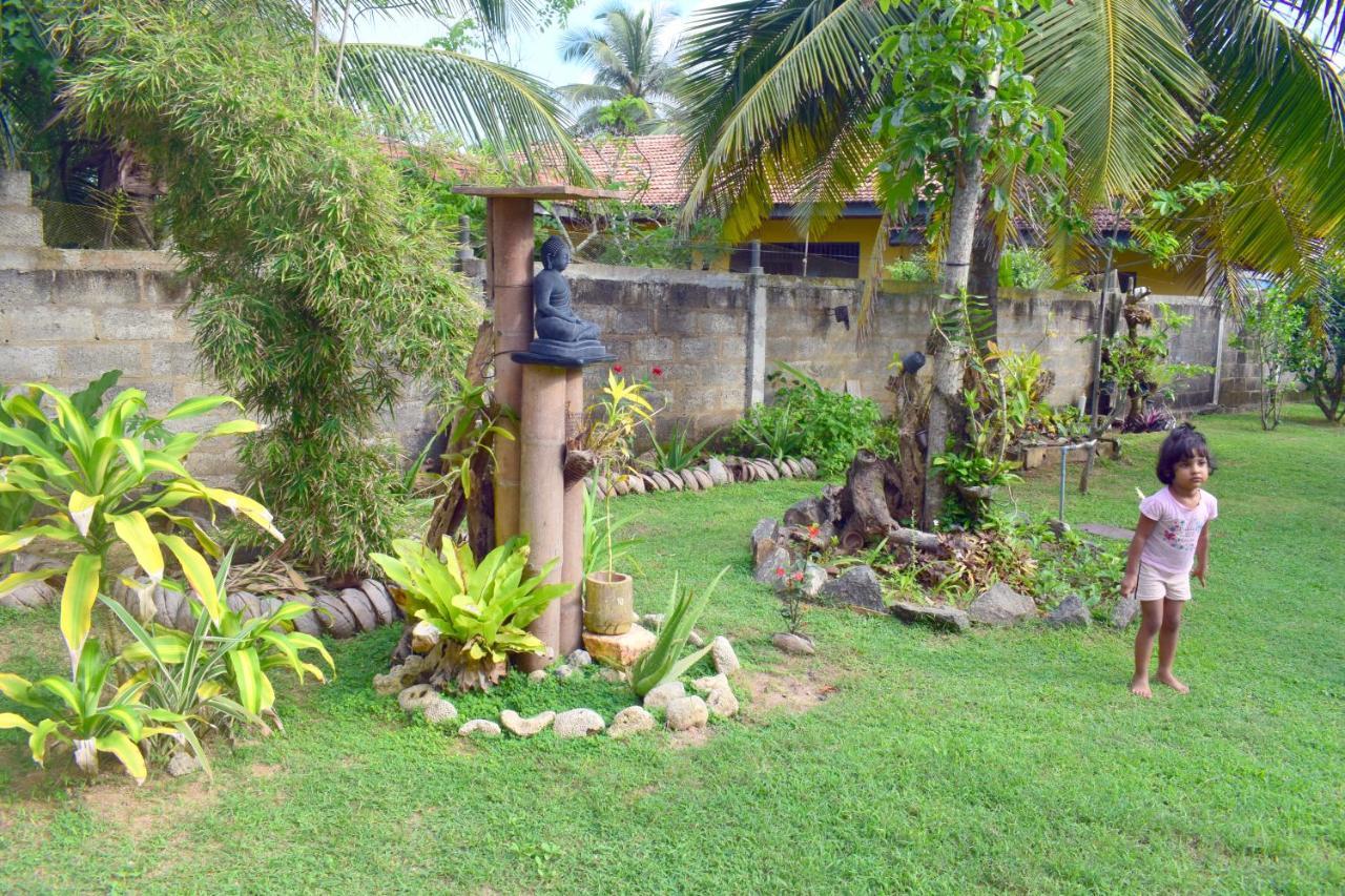 The Breeze Mirissa Bed & Breakfast ภายนอก รูปภาพ